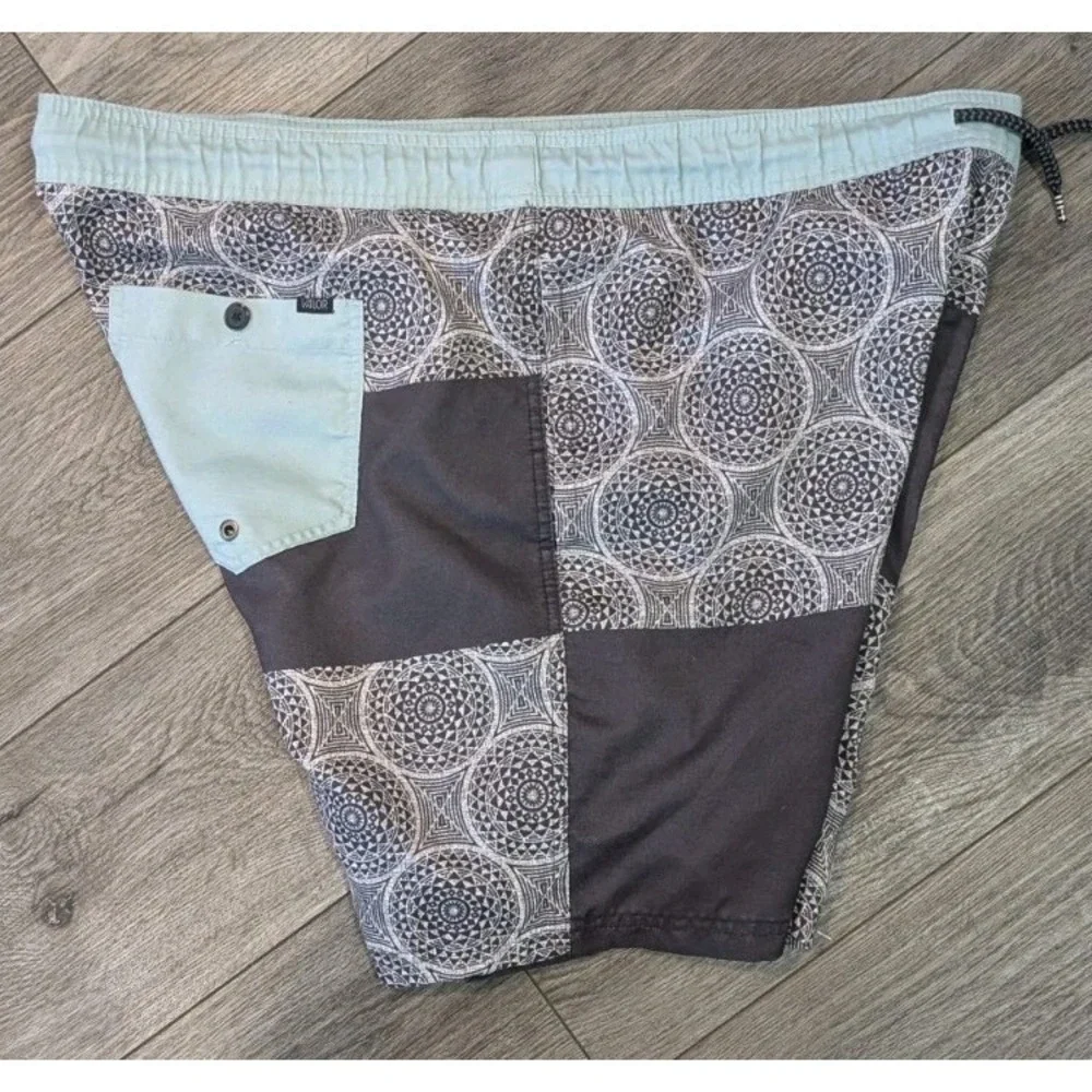 Valor Mens XL Board Shorts Patchwork Logo Gray &‎ Green Geometric Beachy Summer